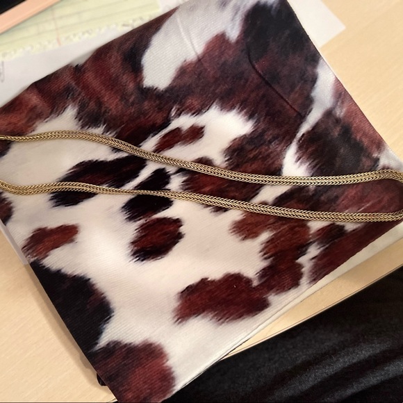 Never worn necklaces one has a glass heart the other is a gold chain - Picture 5 of 8